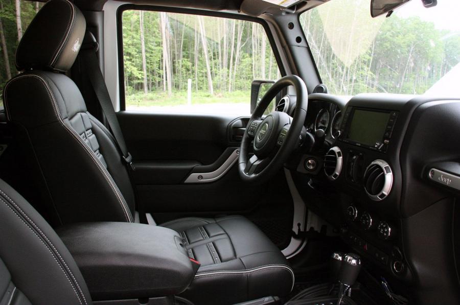  Jeep Wrangler Hemi AEV 2011 года  (фото 12 из 58)